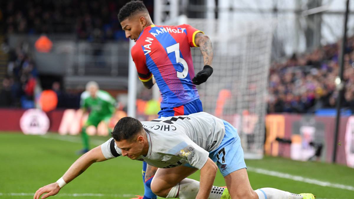 El West Ham de 'Chicharito' sumó cuatro juegos sin victoria en liga