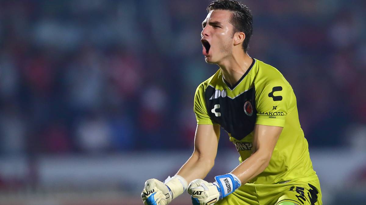 Sebastián Jurado festeja un gol con Veracruz