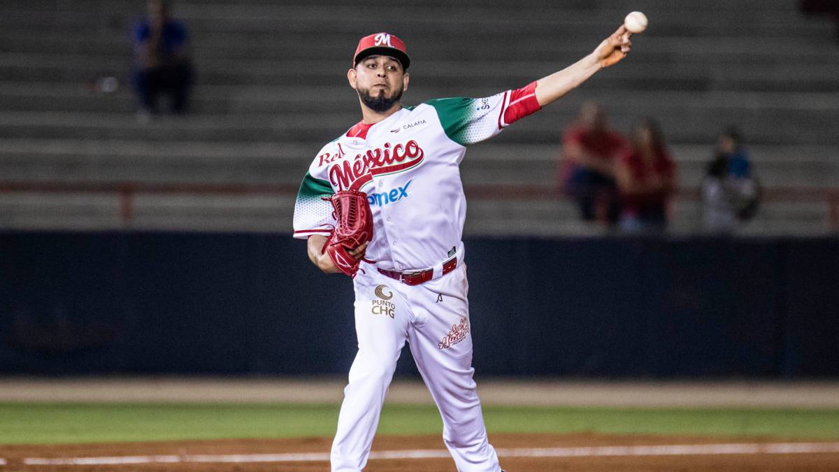 Rafael Martín lanzando con México en la Serie del Caribe 2019