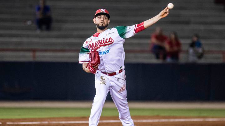 Rafael Martín lanzando con México en la Serie del Caribe 2019