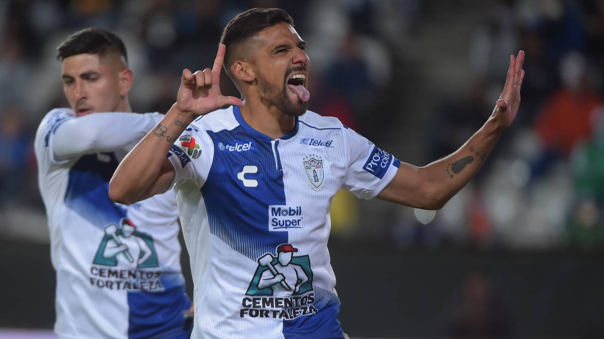 Franco Jara festeja su gol con Pachuca