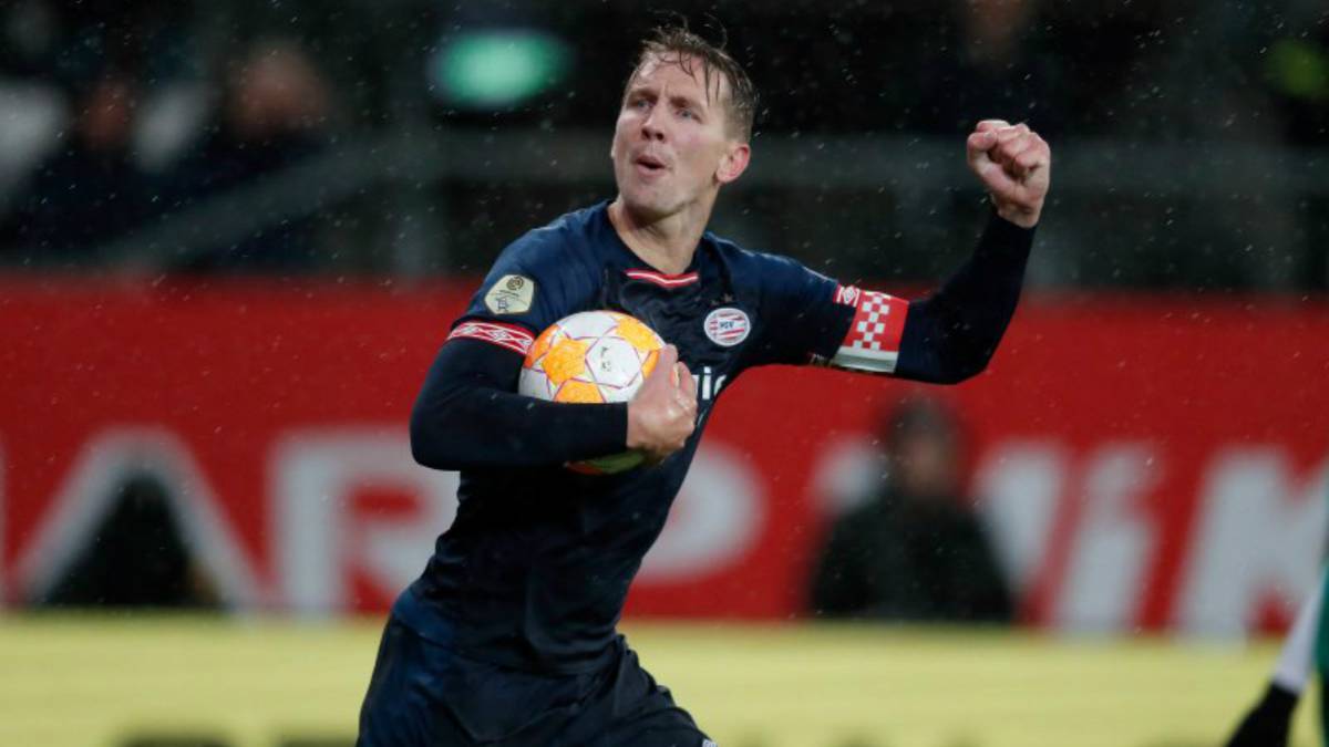 Utrecht y PSV Eindhoven, de Hirving 'Chucky' Lozano y Erick Gutiérrez, dividieron puntos en la jornada 21 del futbol holandés; Luuk de Jong hizo doblete