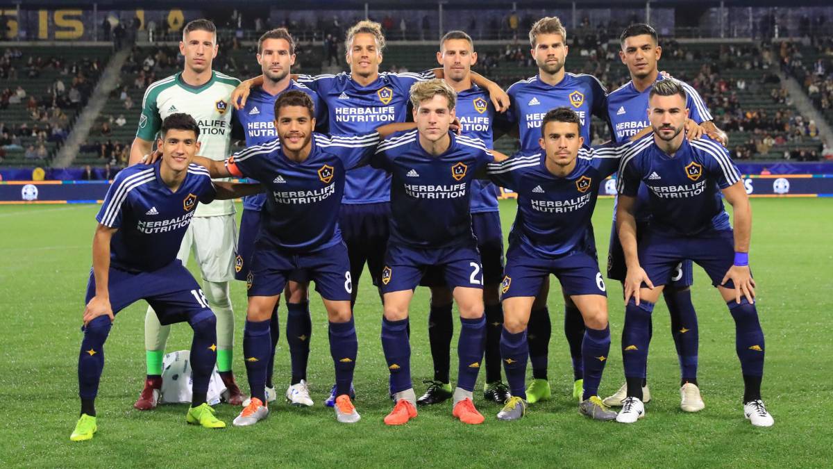 Jonathan Dos Santos capitán con el Galaxy, Uriel Antuna, titular