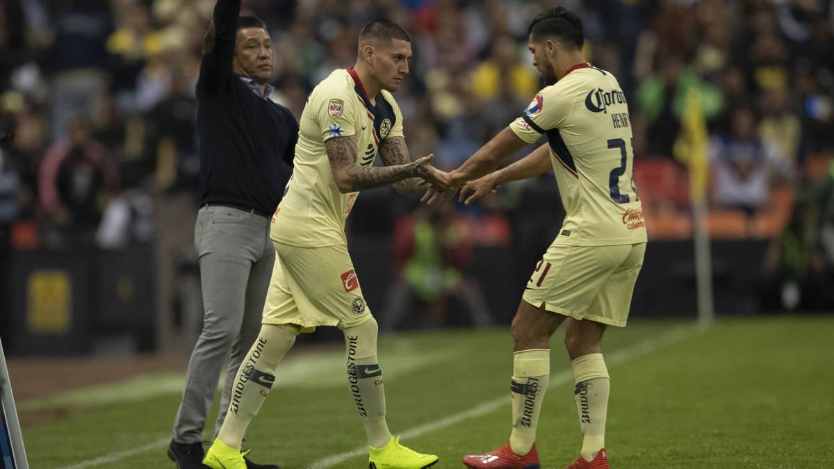 Nico Castillo entra por Henry Martín con el América
