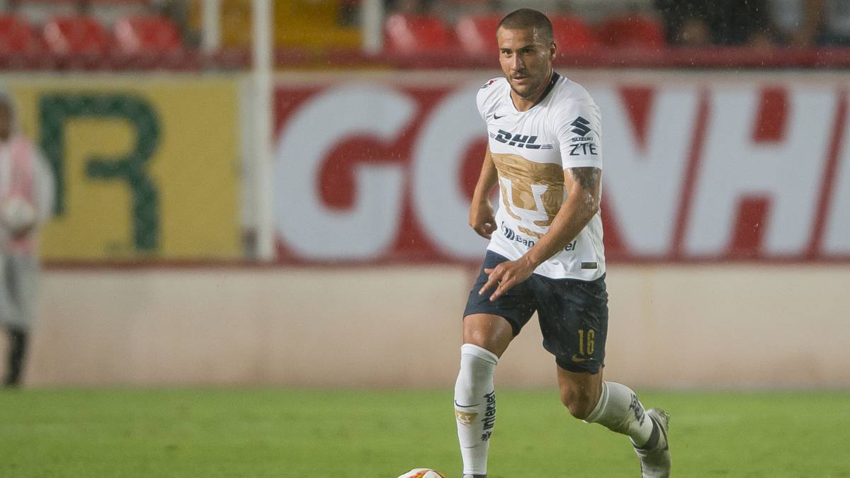 Andrés Iniestra en un partido de Pumas