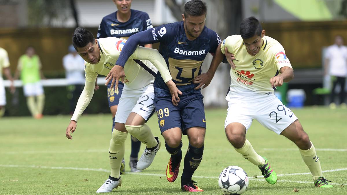 Acciones de un Pumas vs América en la categoría Sub-20.