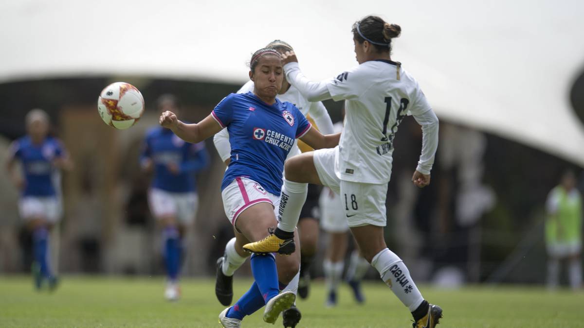 Pumas contra Cruz Azul