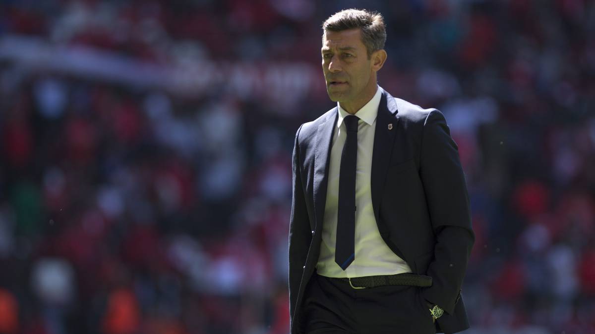 Pedro Caixinha al término del partido entre Cruz Azul y Toluca