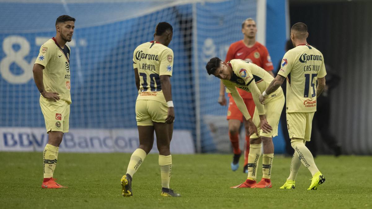 América después de la derrota contra León en el Estadio Azteca