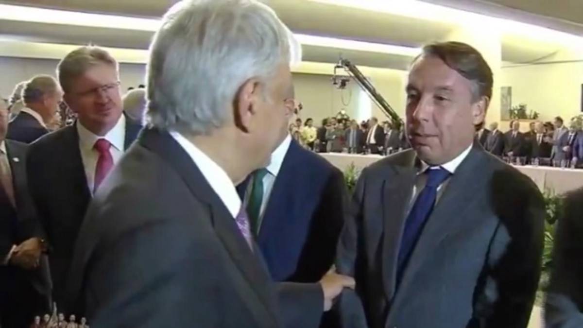 Tras la derrota del América ante Pumas, el dueño de las Águilas se encontró con el Presidente de la República, con quien bromeó sobre las razones del triunfo de Universidad.