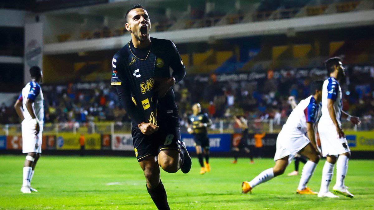 Alonso Escoboza anota golazo digno para ganar el Puskás