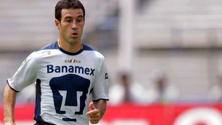 Joaquín del Olmo jugando en Ciudad Universitaria con Pumas
