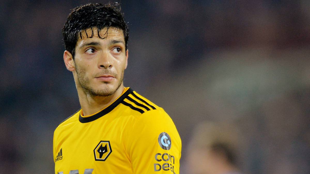 Raúl Jiménez durante el partido entre el Huddersfield Town y el Wolverhampton.