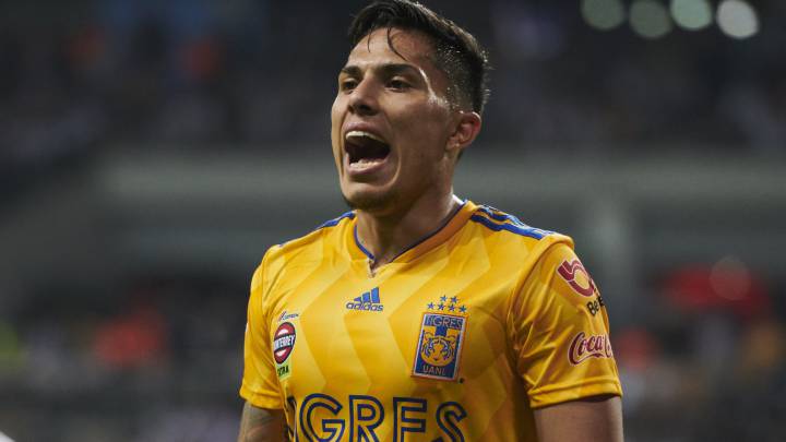 Carlos Salcedo durante el partido en contra de Rayados por la Jornada 10 del Clausura 2019.