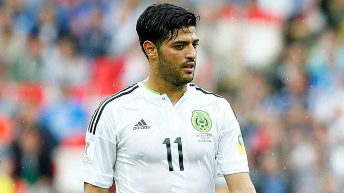 Carlos Vela vistiendo el jersey de México