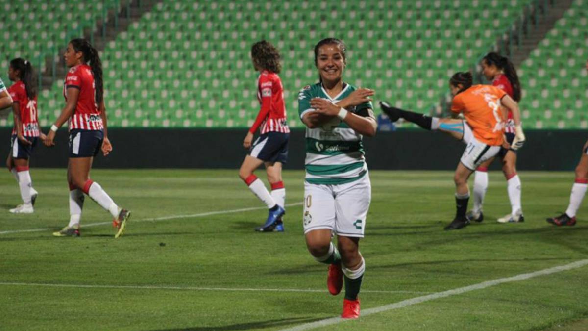 El golazo de escorpión de Cinthya Peraza ante Chivas