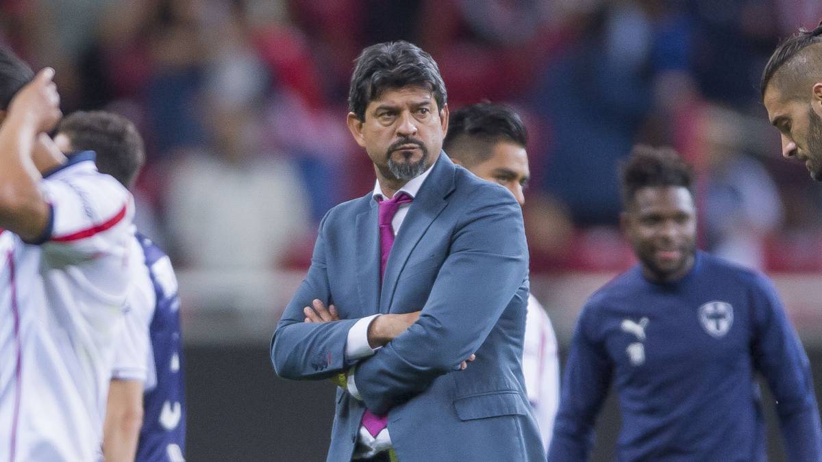Chivas dice estar “a muerte” con Cardozo