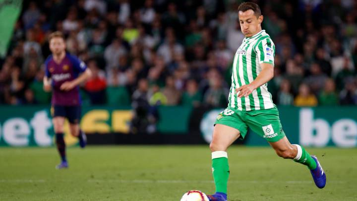 Guardado y Lainez dan partido rescatable contra el Barcelona