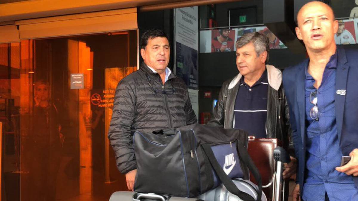 Daniel Pasarella llega a la ciudad de Monterrey.