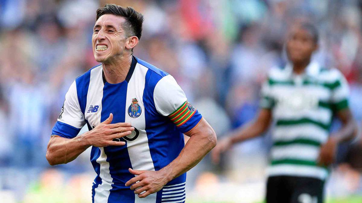 El Betis en la carrera por Héctor Herrera