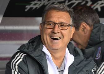 ‘Tata’ Martino recibió balonazo de Berizzo y sangró de la nariz
