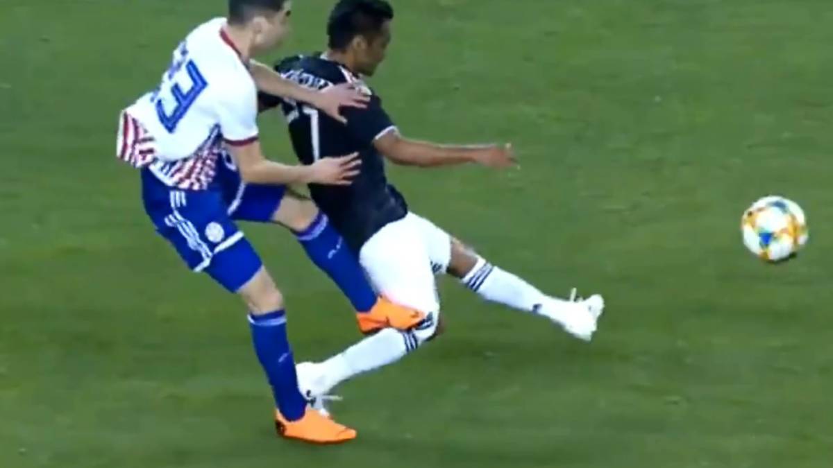 La fuerte entrada de Almirón sobre Vázquez que ameritó la roja