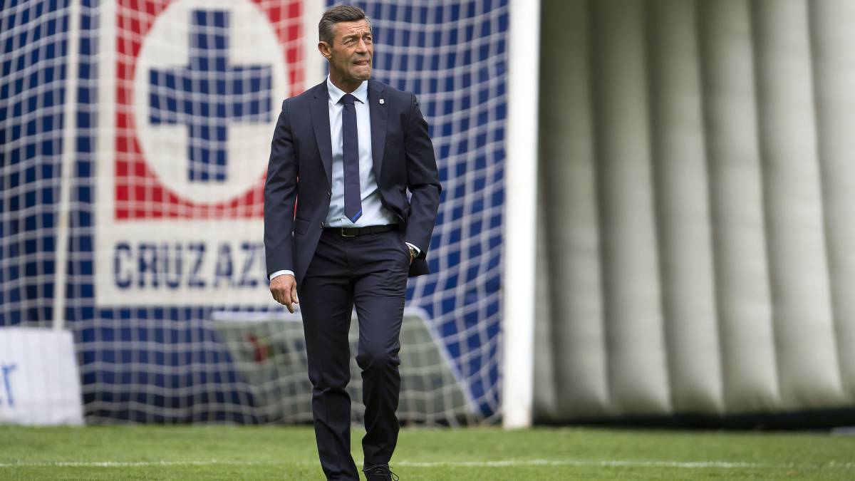 Pedro Caixinha sale en defensa del Cruz Azul