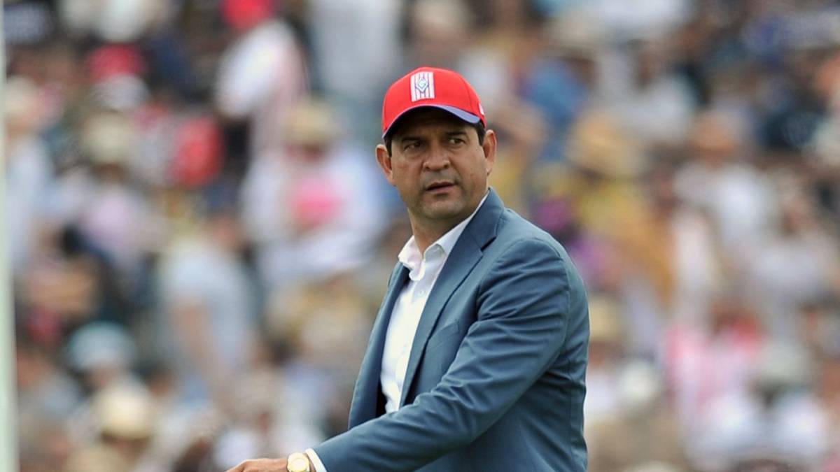 José Cardozo es destituido como entrenador de las Chivas