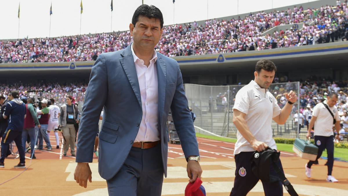 Expertos señalan que se deben ir más directivos de Chivas