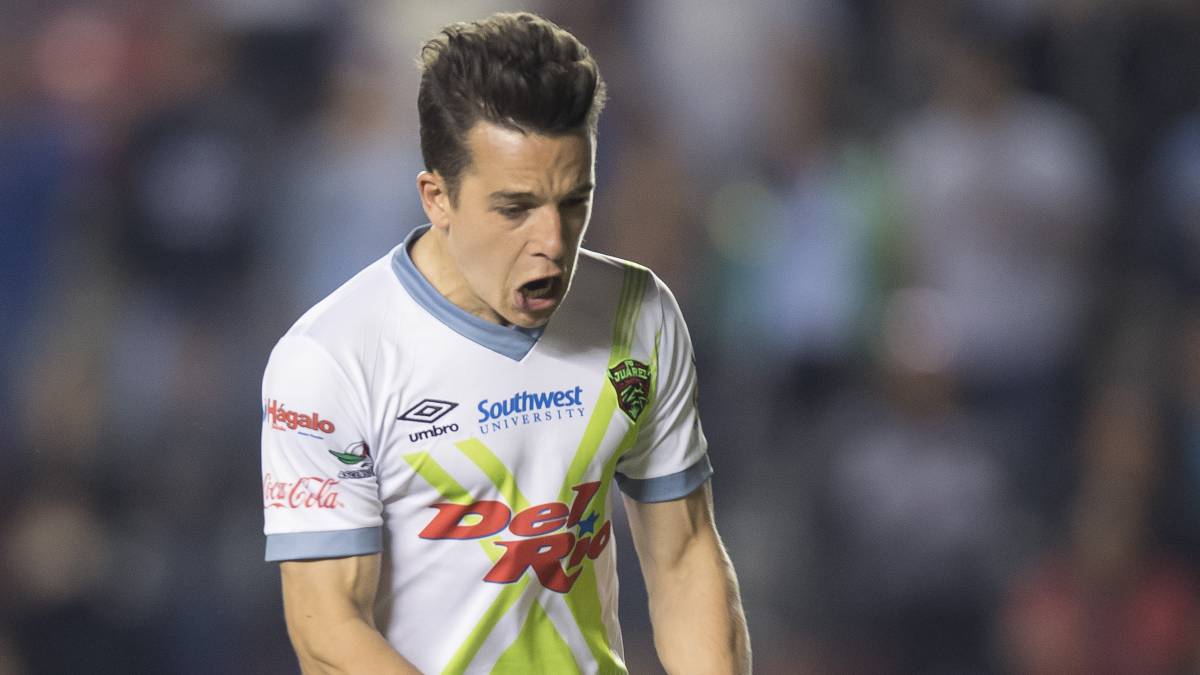 Eder Borelli celebra un gol con FC Juárez.