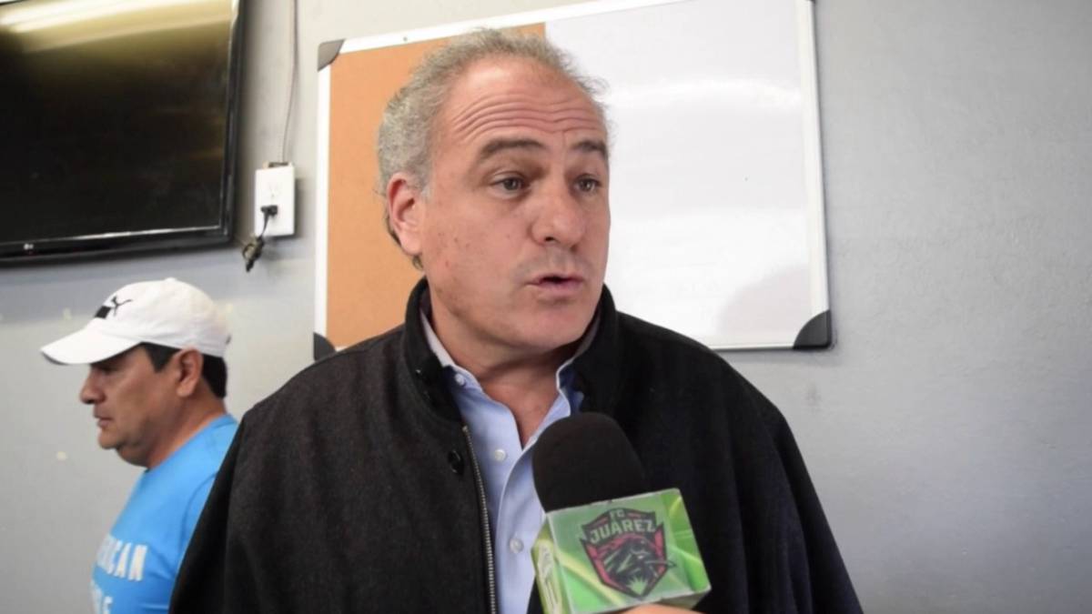 Álvaro Navarro, vicepresidente deportivo del FC Juárez, durante una entrevista.