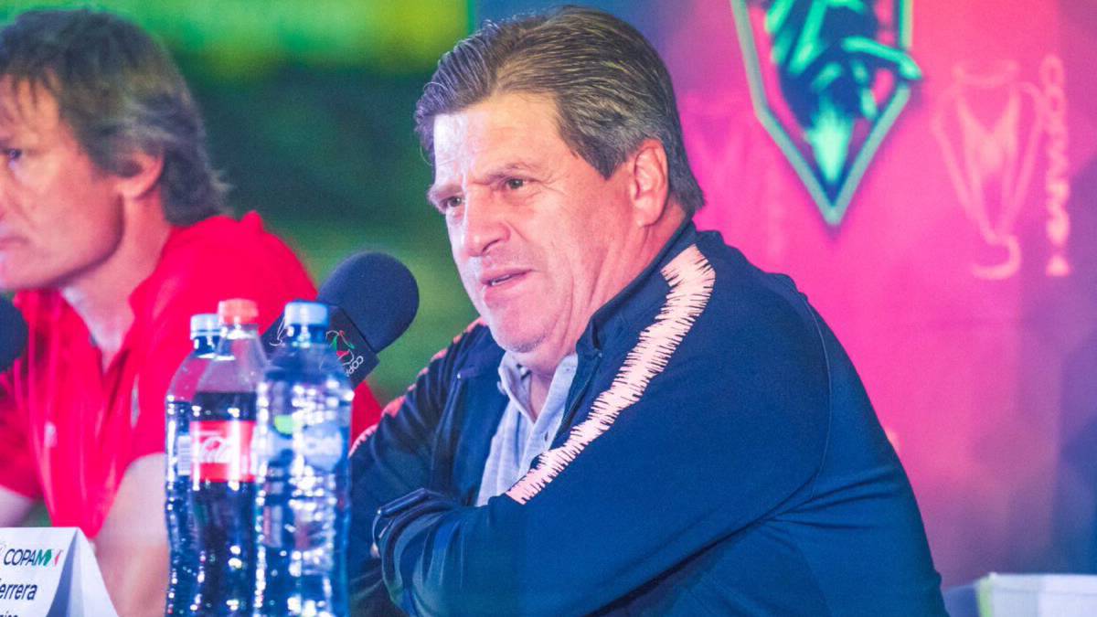 Miguel Herrera durante la conferencia de prensa previa a la final de la Copa MX.