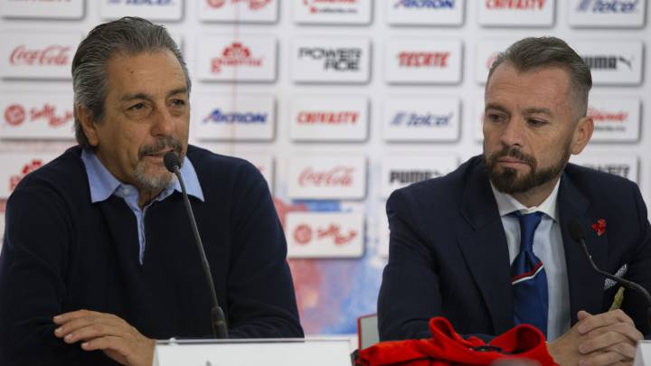 Tomás Boy habla con los medios de comunicación durante conferencia de prensa.