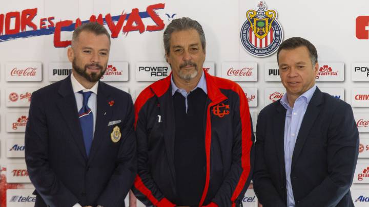 Tomás Boy durante su presentación como estratega de Chivas.