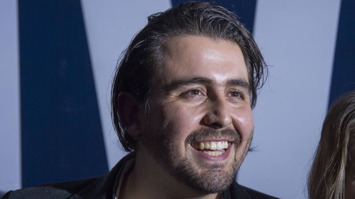 Amaury Vergara posa para una fotografía durante un evento en Plaza Galerías.