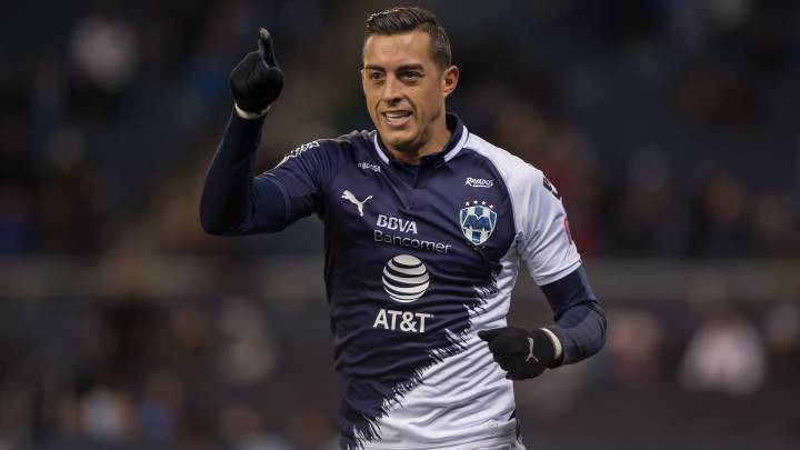 Rogelio Funes Mori celebra un gol contra el Sporting Kansas City.