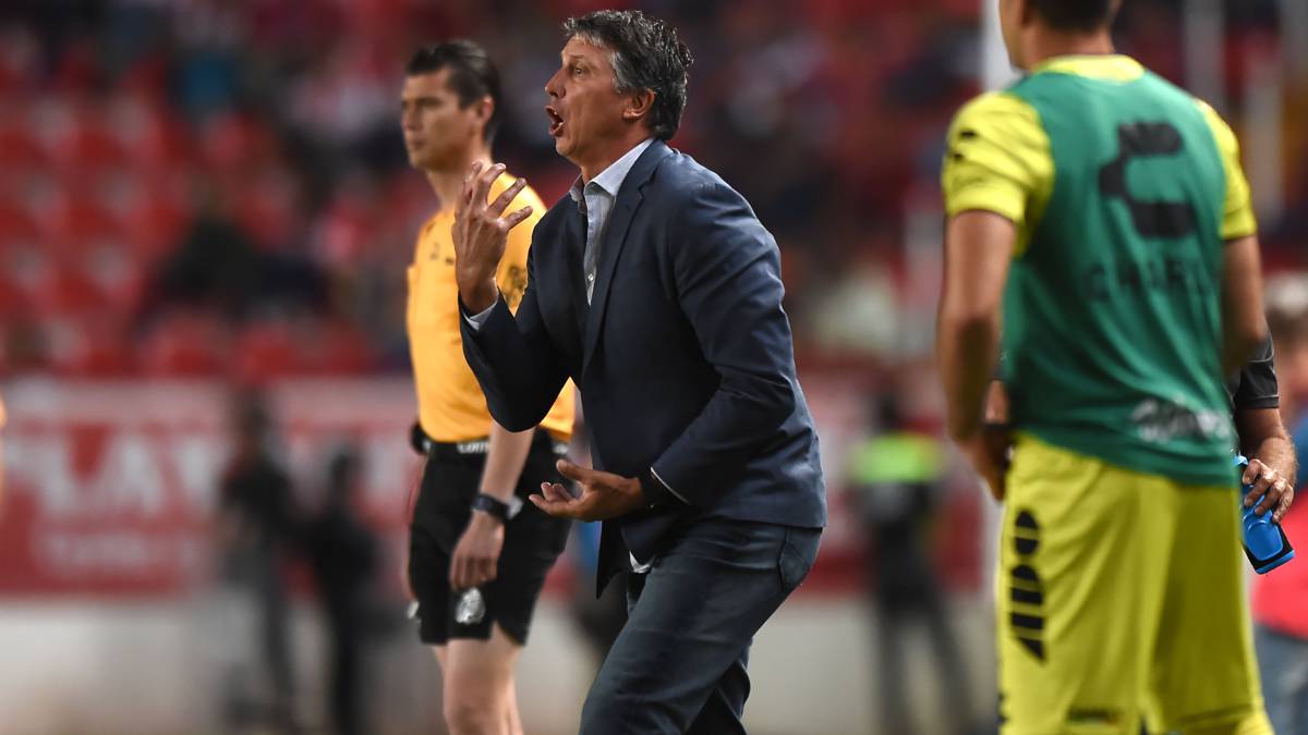 Robert Dante Siboldi da indicaciones como entrenador del Veracruz.