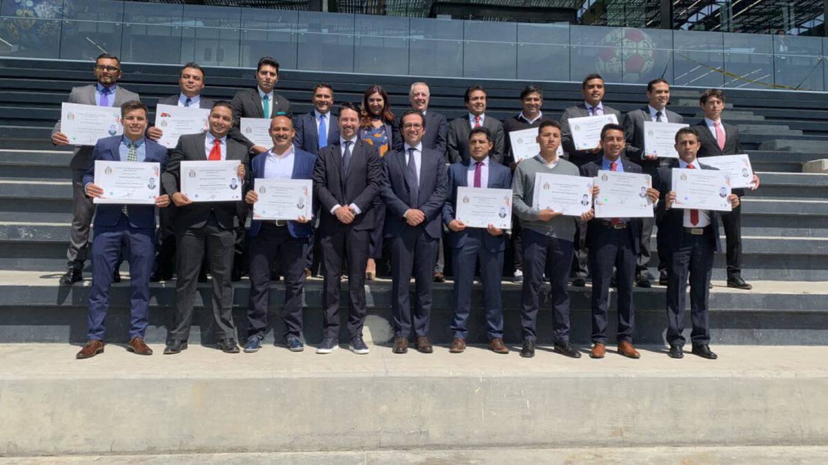 Directores técnicos recibieron su título en las instalaciones de la Federación Mexicana de Futbol.