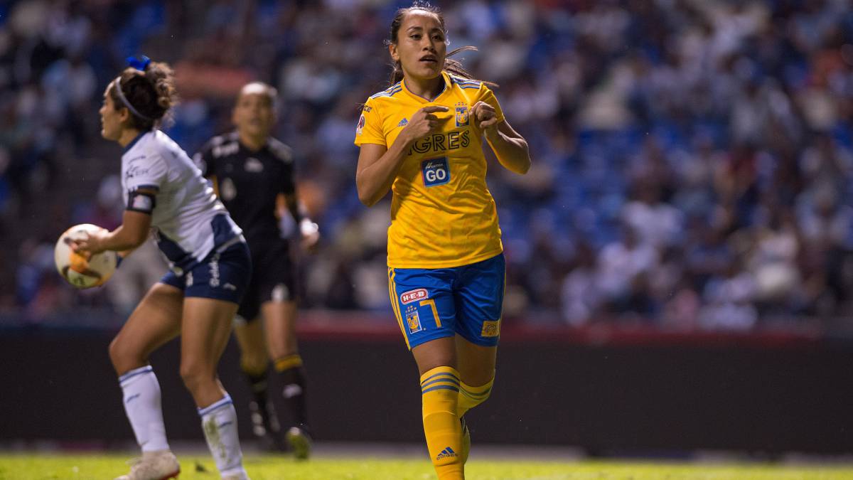 Liliana Mercado celebra su gol que le dio el triunfo a Tigres en tiempo de compensación.
