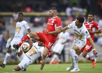 Pumas y Toluca empatan en partido de locura