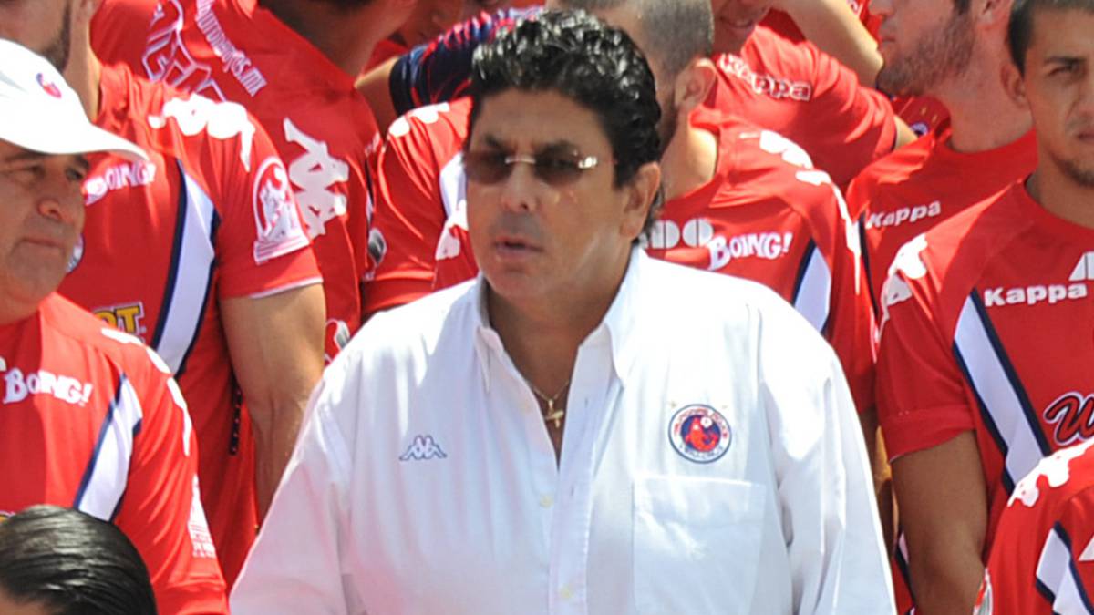 Fidel Kuri en un evento de los Tiburones Rojos.