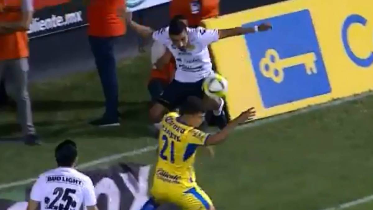 Así fue el inexistente penal que le otorgaron a Dorados de Maradona