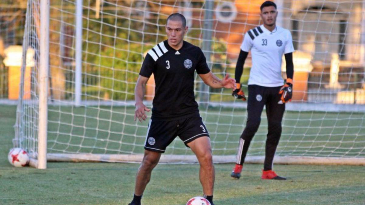 Darío Verón durante un entrenamiento con el Olimpia.