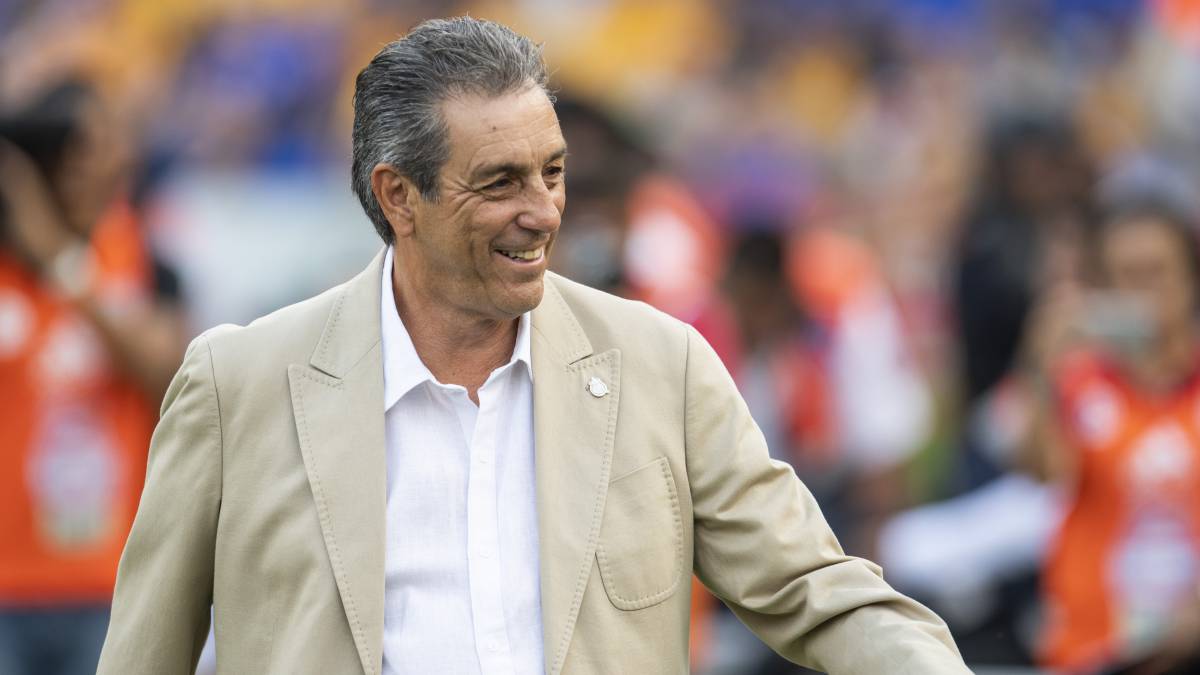 Tomás Boy se quedará al frente de Chivas