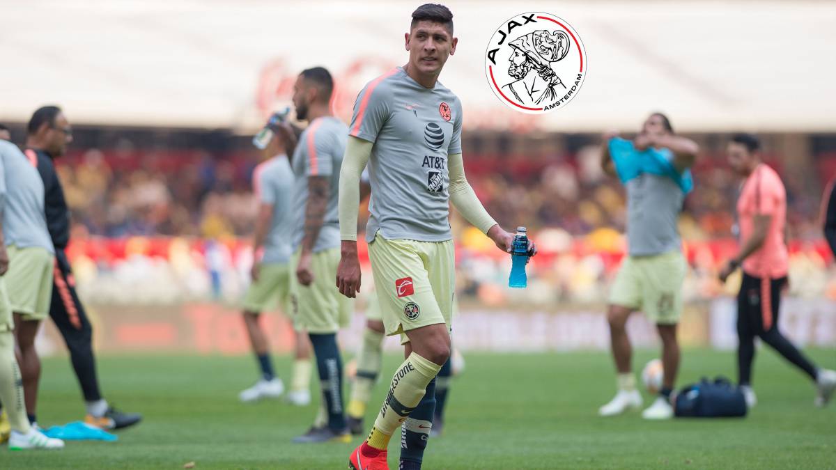 Edson Álvarez calienta previo a un partido con el América.
