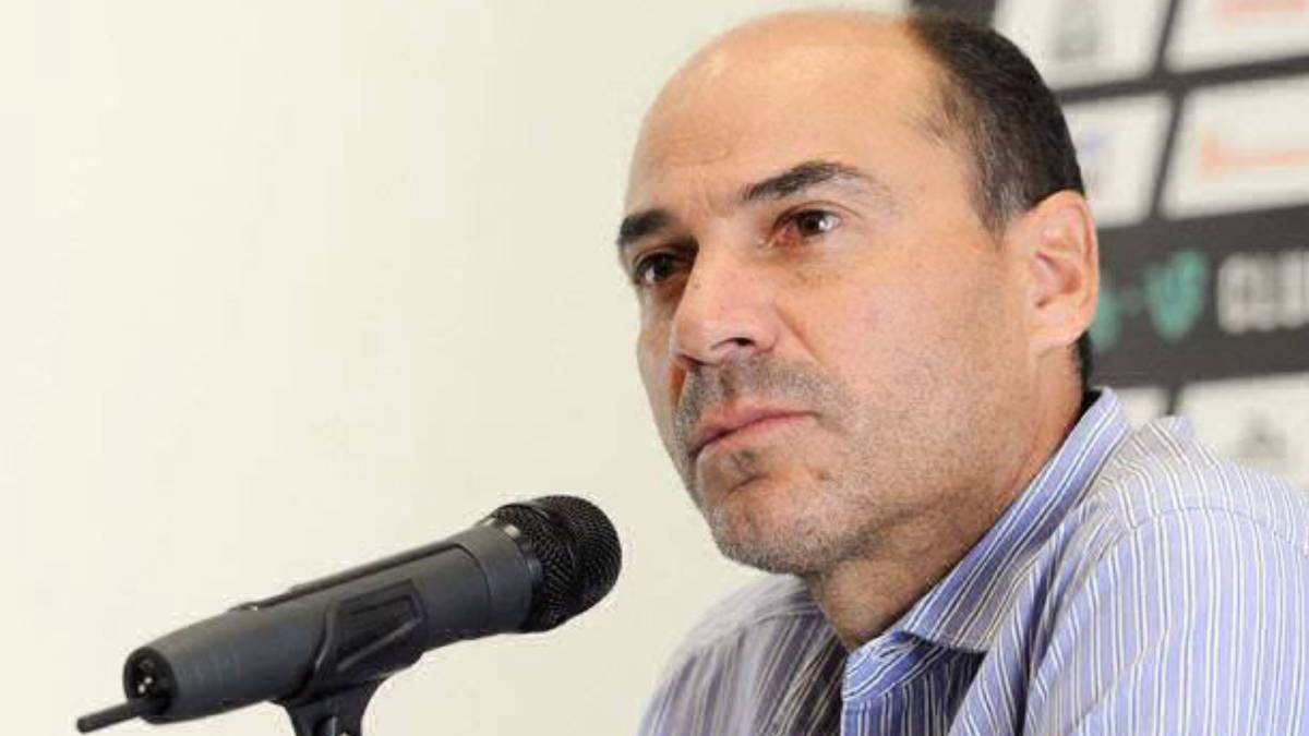 Rodrigo Fernández, director deportivo del León, en conferencia de prensa.
