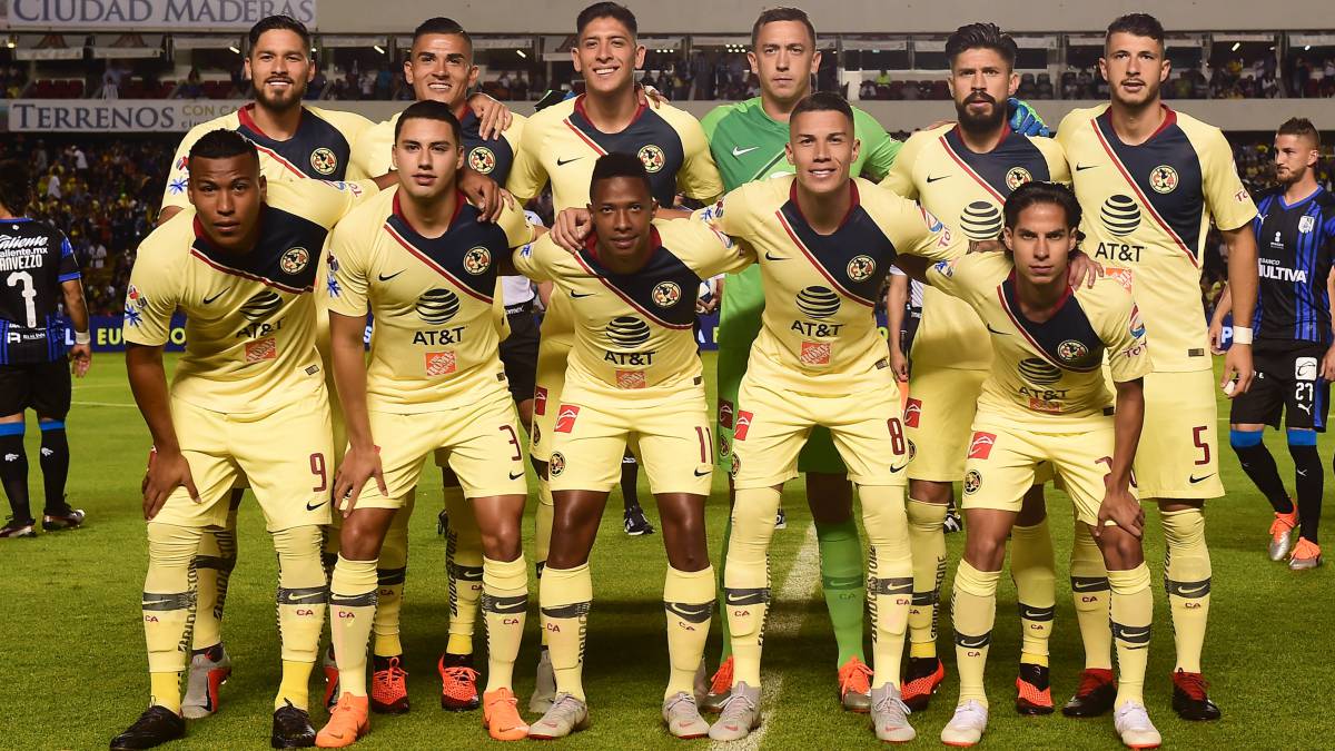 América previo a un partido en el Estadio La Corregidora.