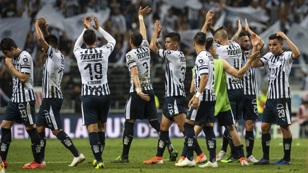 Jugadores de Rayados agradecen el apoyo a su afición.