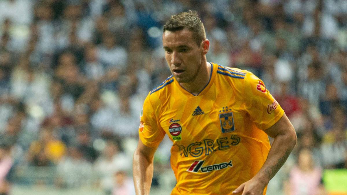Dueñas es llevado al hospital tras Clásico Regio de 'Semis'