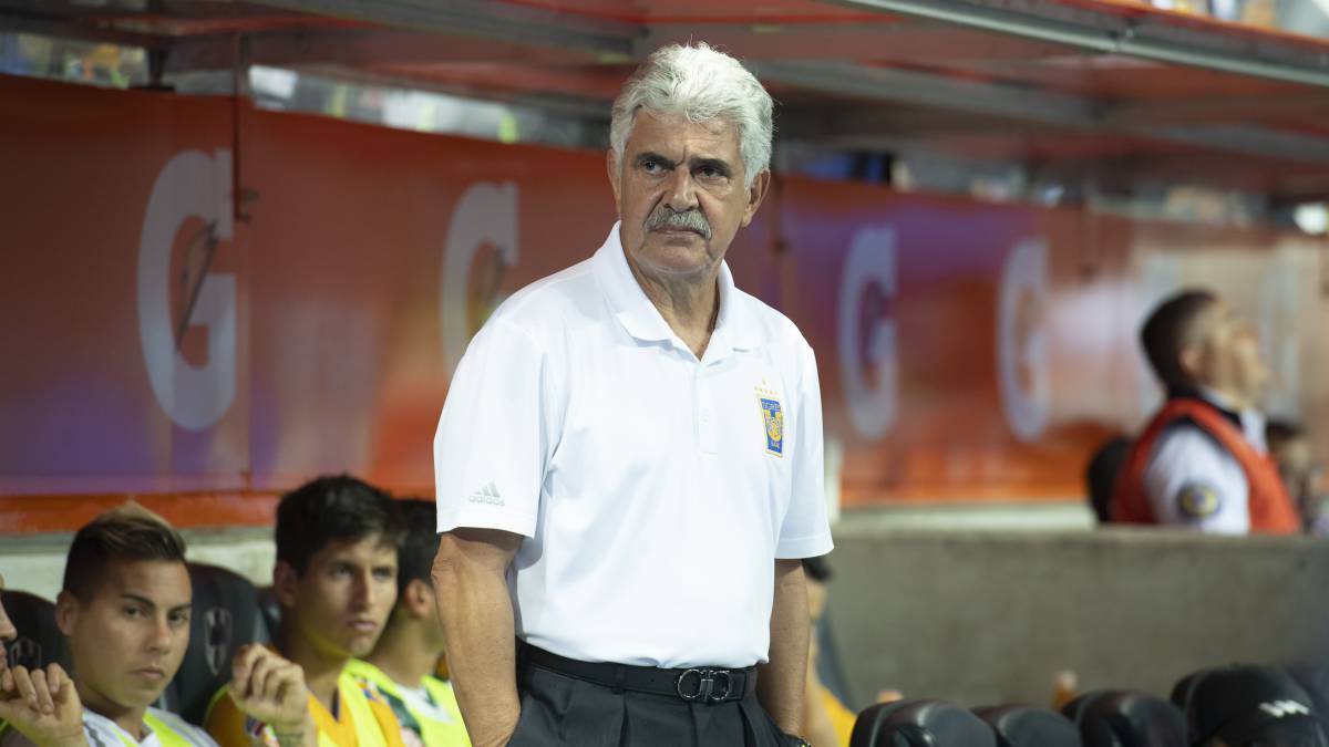 Pase lo que pase, 'Tuca' Ferretti sigue firme en Tigres